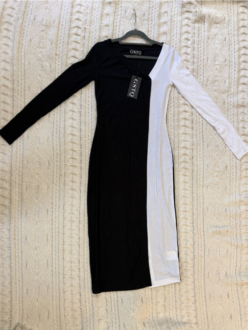 GSTQ Black and White Colorblock Rib Knit Midi Dress V Neck Long Sleeve Small NWT - Picture 2 of 14